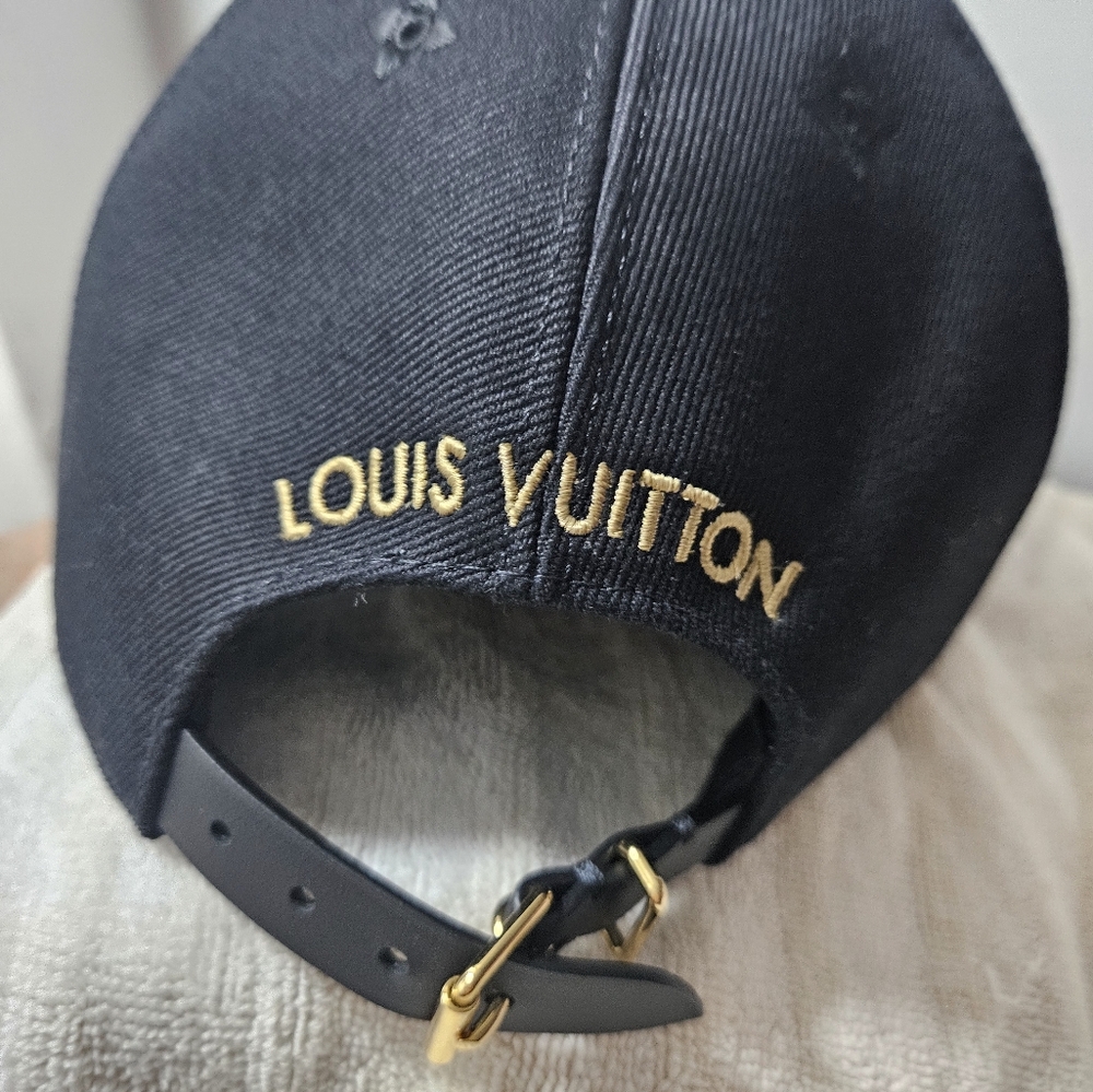 LV BLACK HAT - Picture 7 of 16
